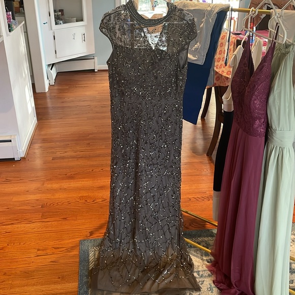 Adrianna Pappell Dark Silver/Charcoal Gray Metallic Beaded Gown - Size 14 - Picture 4 of 6